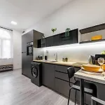 Chic Loft Bp: Industrial Gem