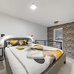 Apartament Chic Loft Bp: Industrial Gem
