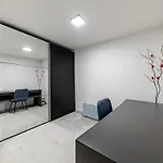 Chic Loft Bp: Industrial Gem Apartament *