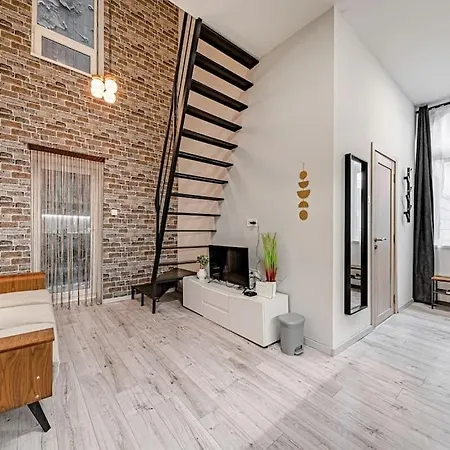 Chic Loft Bp: Industrial Gem Apartament *