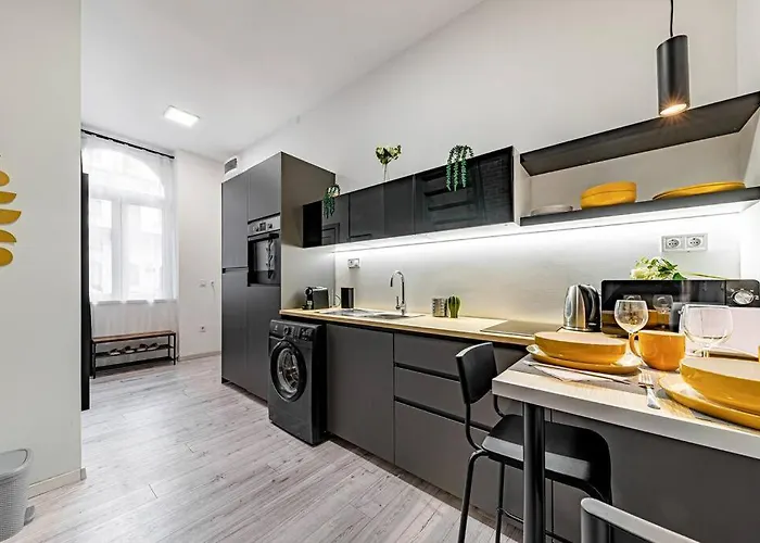 Chic Loft Bp: Industrial Gem