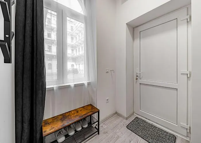 Chic Loft Bp: Industrial Gem דירה