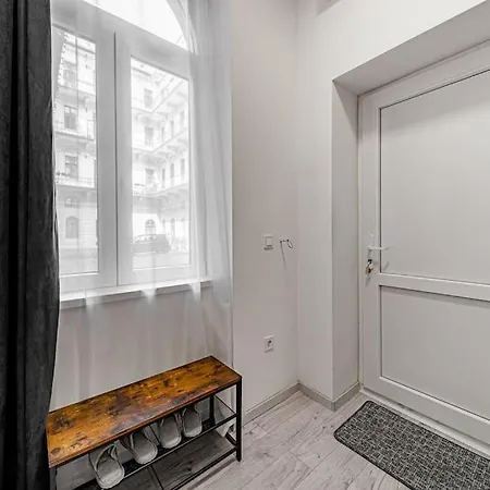 Chic Loft Bp: Industrial Gem Apartman