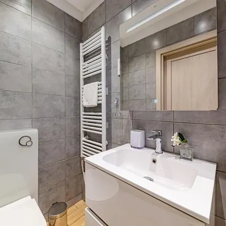 Chic Loft Bp: Industrial Gem Apartman