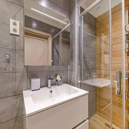 Chic Loft Bp: Industrial Gem *