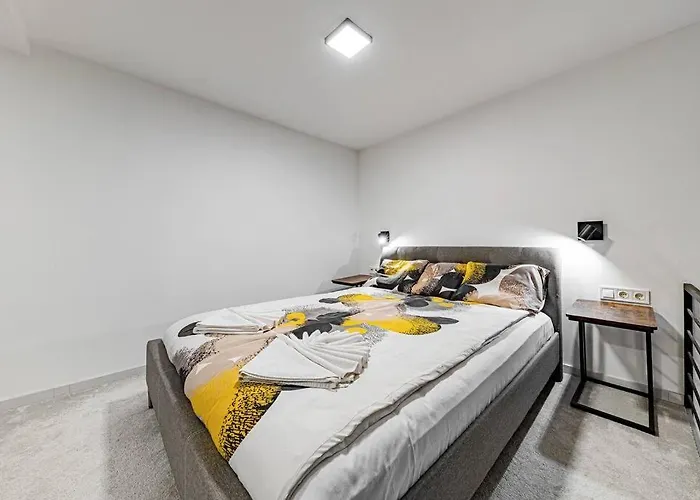 Chic Loft Bp: Industrial Gem Daire